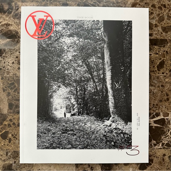 Authentic Louis Vuitton 2015-2016 Fall Winter Book - Picture 1 of 15